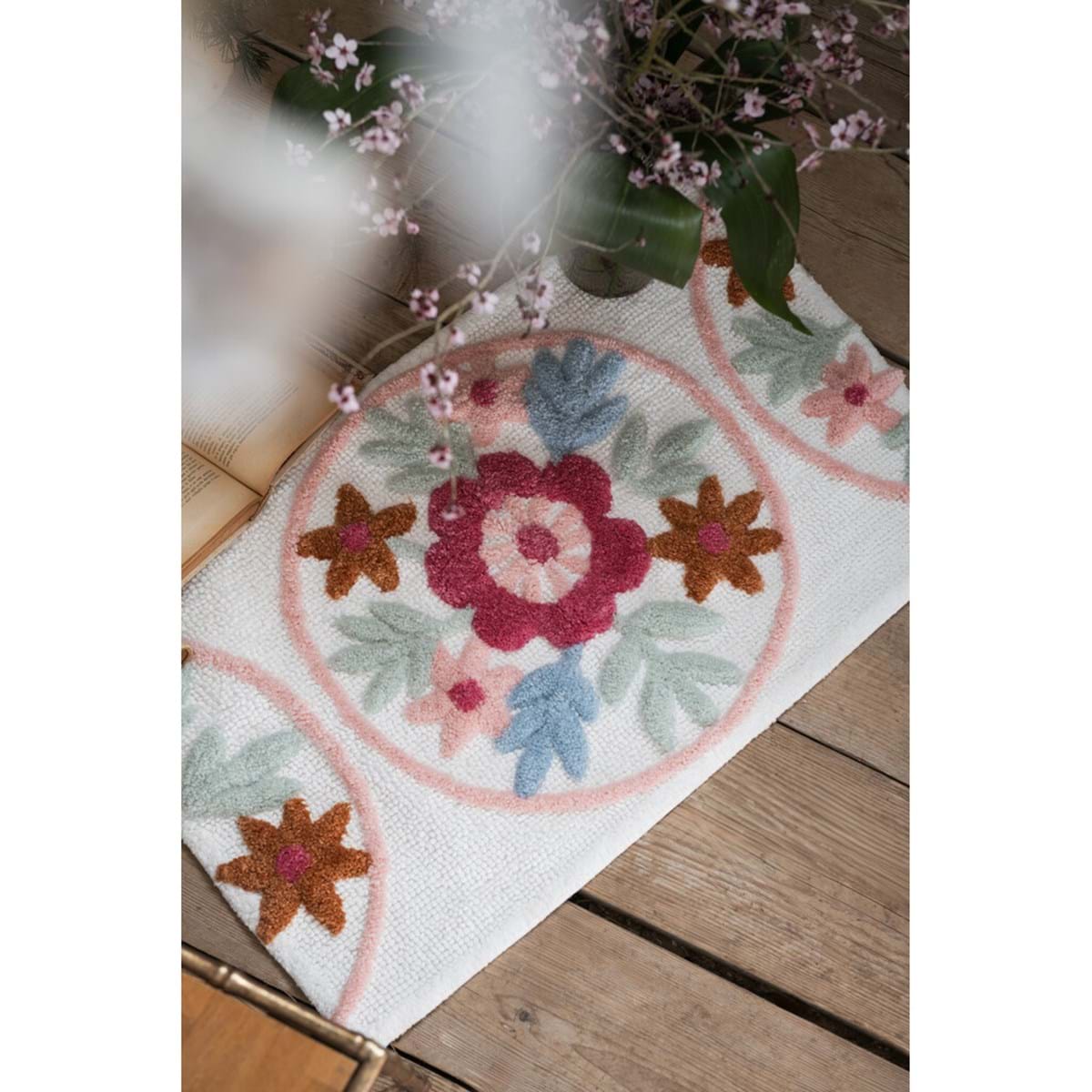 TAPPETO FANTASIA CON CROCHET " DAPHNE COLLECTION" di BLANC MARICLO'