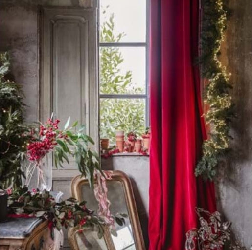 TENDA IN VELLUTO CON PASSANTI AD ANELLO