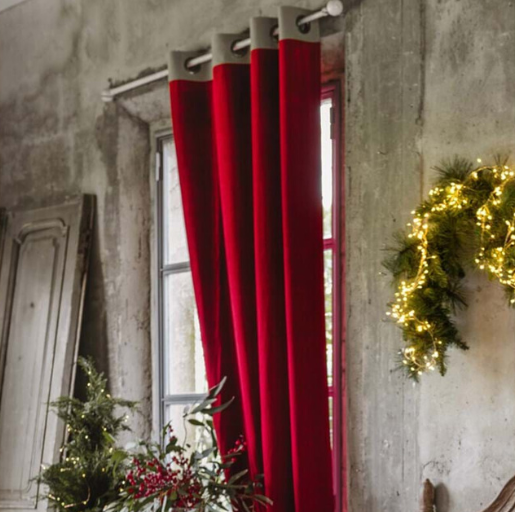 TENDA IN VELLUTO CON PASSANTI AD ANELLO